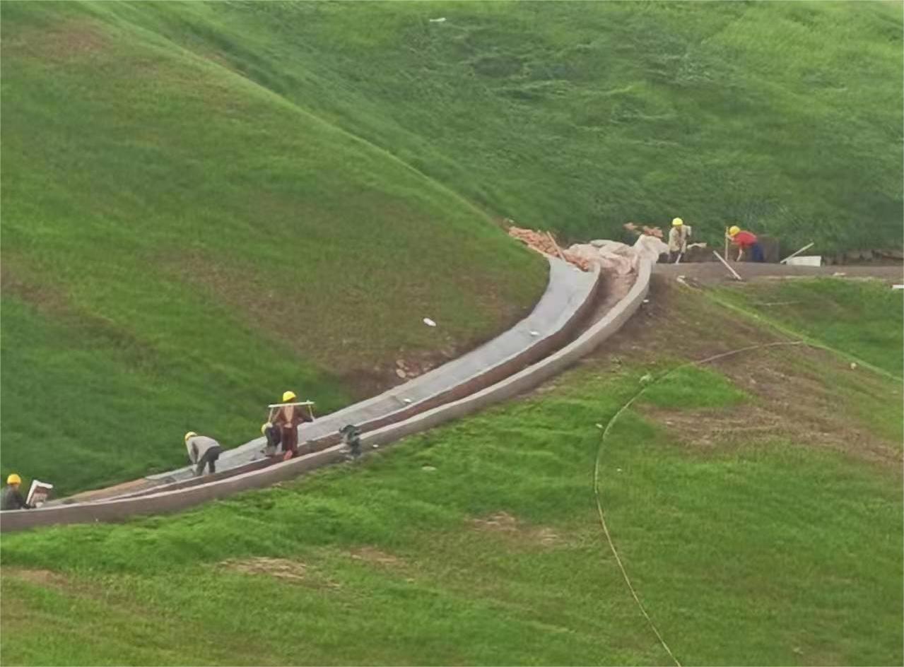 两江金山大道 H5路边坡治理项目.jpg